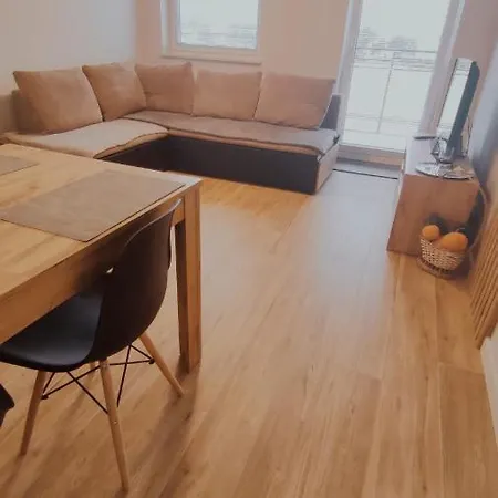 10 Apartament *
